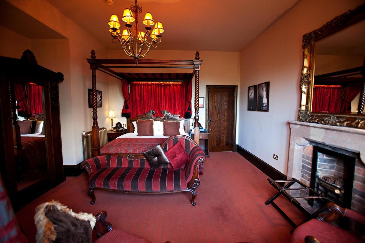 Peckforton Castle Tarporley Extérieur photo